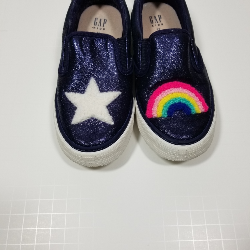 Gap pull on sneaker